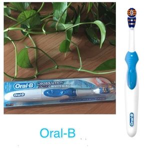Oral-B CrossAction Power Whitening Toothbrush